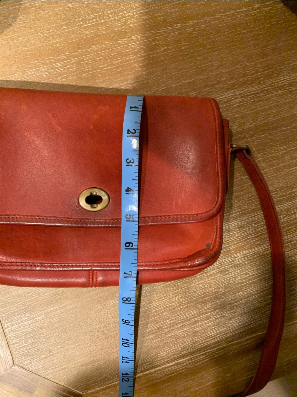 Rare vintage Coach Red Leather Crossbody  Bag with Turn-Lock - Picture 4 of 15
